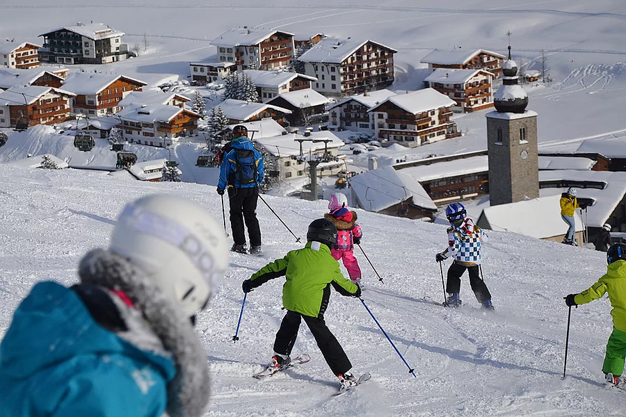 Familien Urlaub in Lech auf der Skipiste