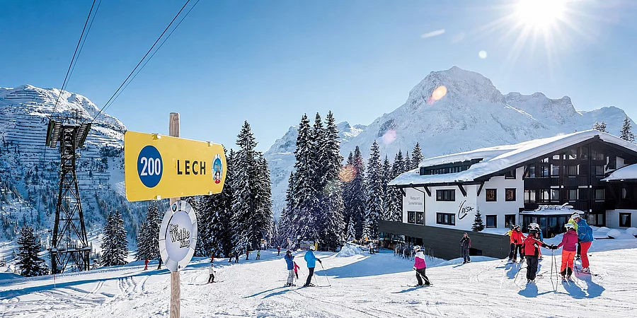 Cresta Aussenansicht von der Piste aus